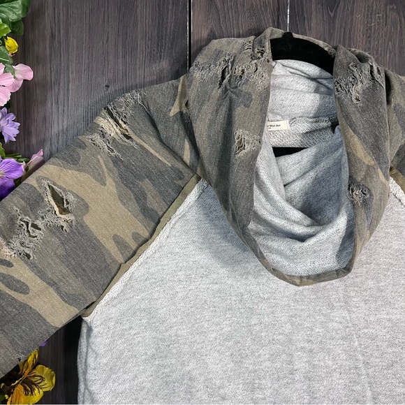 ~💙2/$40💙12pm by Mon Ami Distressed Cowl Neck Camo Printed Sweater Size Small - Picture 7 of 16